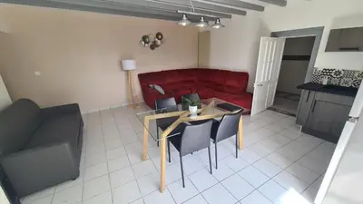 Coin salon dans l'établissement Gîtes de 2 à 11 personnes au Domaine d'USSON