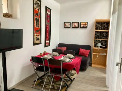 Télévision ou salle de divertissement dans l'établissement LES ROCHES gîte
