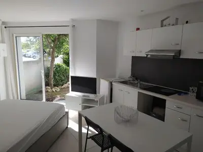 Cuisine ou kitchenette dans l'établissement Belle Maisonnette avec jardin 2 pas du VIEUX PORT