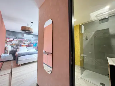 Salle de bains dans l'établissement Le 240b #1