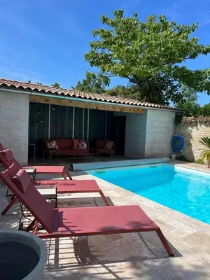 Piscine de l'établissement Le240b #4 ou située à proximité