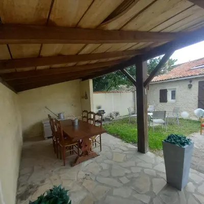 Terrasse ou espace extérieur de l'établissement Maison de charme, raffinée dans village historique