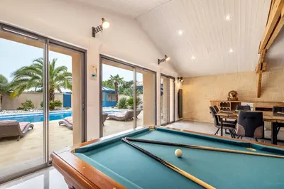 Piscine de l'établissement Villa Boyard - Pour 10 avec piscine privée et jacuzzi ou située à proximité