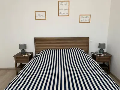 Un ou plusieurs lits dans un hébergement de l'établissement Appt confort avec terrasse au calme à Fouras!