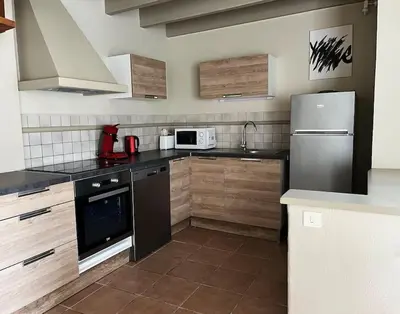 Cuisine ou kitchenette dans l'établissement Maison cosy avec parking gratuit