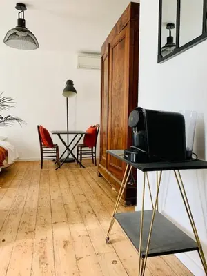 Télévision ou salle de divertissement dans l'établissement 47 Les Chimères
