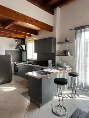 Cuisine ou kitchenette dans l'établissement La Petite Angerienne