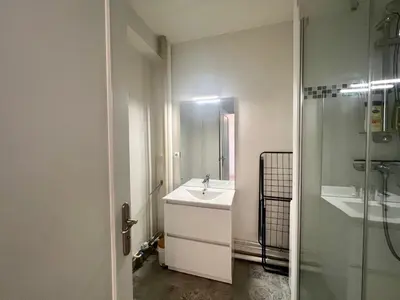 Salle de bains dans l'établissement Le Soleil Levant - Beau T3 moderne et lumineux