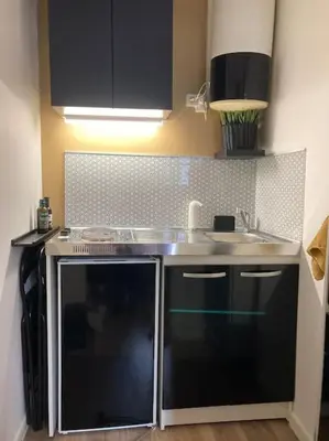 Cuisine ou kitchenette dans l'établissement Studio à La Rochelle