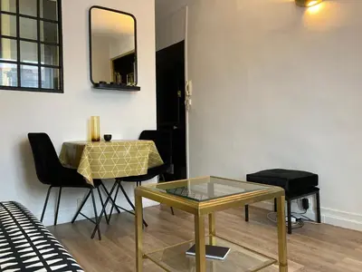 Télévision ou salle de divertissement dans l'établissement Studio à La Rochelle