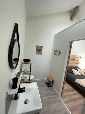 Un ou plusieurs lits dans un hébergement de l'établissement Les Iris - Chambre Chêne - petit déjeuner