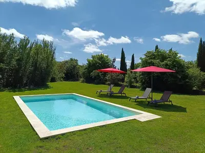 Piscine de l'établissement L'ancien Cafe - Suites and Gites ou située à proximité