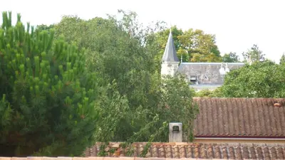 Jardin de l'établissement Logements 18MoliereFr Futuroscope Poitiers