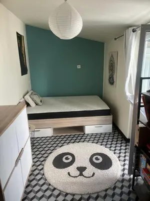 Un ou plusieurs lits dans un hébergement de l'établissement Appartement chaleureux au cœur de la ville