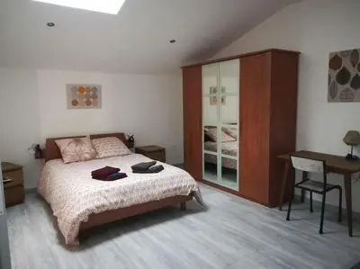 Un ou plusieurs lits dans un hébergement de l'établissement Gîte indépendant neuf, idéal vacances nature au calme, proche rivières, N147 & Civaux