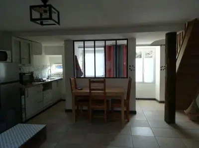 Cuisine ou kitchenette dans l'établissement Gîte indépendant neuf, idéal vacances nature au calme, proche rivières, N147 & Civaux