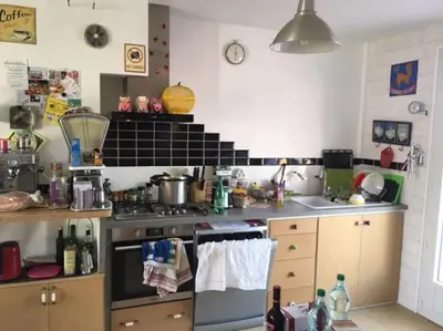 Cuisine ou kitchenette dans l'établissement Maison de ville terrasse piscine jardin