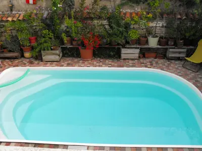 Piscine de l'établissement Maison de ville terrasse piscine jardin ou située à proximité