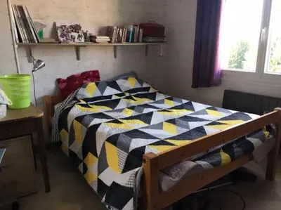 Un ou plusieurs lits dans un hébergement de l'établissement Maison de ville terrasse piscine jardin