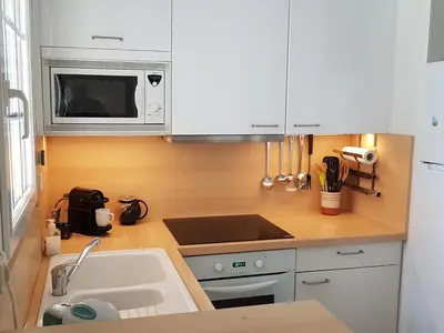 Cuisine ou kitchenette dans l'établissement Villa with garden near beautiful golf course