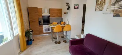 Cuisine ou kitchenette dans l'établissement Le Cosyhome de Fontenay I Grand Parking & Netflix & Salon de Jardin