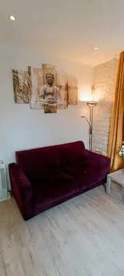Coin salon dans l'établissement Le Cosyhome de Fontenay I Grand Parking & Netflix & Salon de Jardin