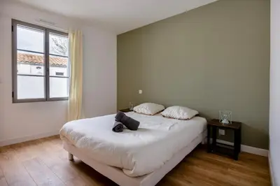 Un ou plusieurs lits dans un hébergement de l'établissement Villa avec Jacuzzi et Clim à Marsilly