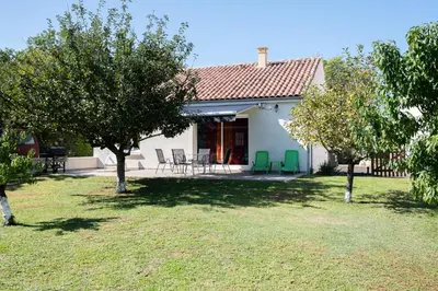 Jardin de l'établissement La Tulipe Maison à deux pas de la mer