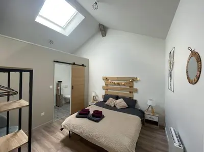 Un ou plusieurs lits dans un hébergement de l'établissement Maison Les Iris - 3 chambres et 3 salles de bain - 3 à 6 personnes - Futuroscope