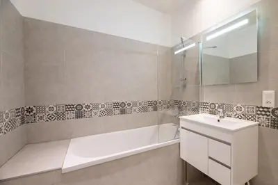 Salle de bains dans l'établissement La Perle de Cognac