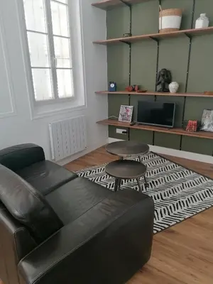 Télévision ou salle de divertissement dans l'établissement Le Tréville Grand Studio Cosy 32M2