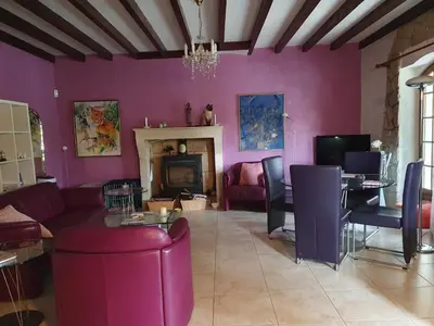 Télévision ou salle de divertissement dans l'établissement Le Presbytère