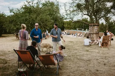 Clients de l'établissement Le Pavillon, Grand Manoir du XVIIe avec Piscine, Bain Nordique et accès privé à la Charente
