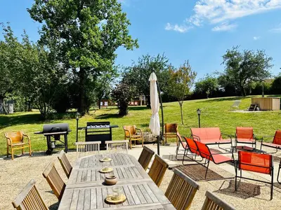 Jardin de l'établissement Le Pavillon, Grand Manoir du XVIIe avec Piscine, Bain Nordique et accès privé à la Charente