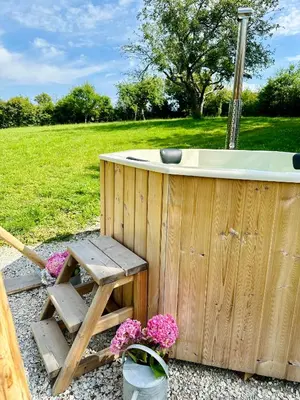 Jardin de l'établissement Le Pavillon, Grand Manoir du XVIIe avec Piscine, Bain Nordique et accès privé à la Charente