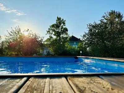 Piscine de l'établissement Le Pavillon, Grand Manoir du XVIIe avec Piscine, Bain Nordique et accès privé à la Charente ou située à proximité