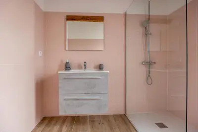 Salle de bains dans l'établissement L'oasis à bulles, climatisé