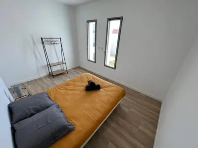 Un ou plusieurs lits dans un hébergement de l'établissement Un cocon climatisé avec jacuzzi
