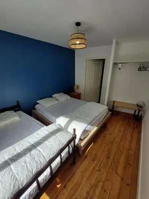 Un ou plusieurs lits dans un hébergement de l'établissement Maison plein centre COULON MARAIS POITEVIN