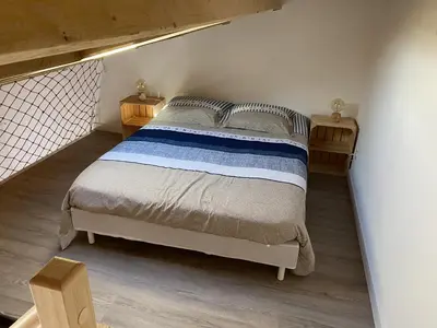 Un ou plusieurs lits dans un hébergement de l'établissement logement