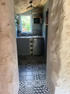 Cuisine ou kitchenette dans l'établissement Le petit lodge cosy