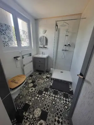 Salle de bains dans l'établissement Chez T-E-O