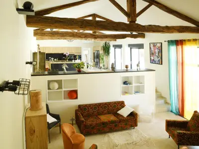 Coin salon dans l'établissement Maison avec piscine et jacuzzi