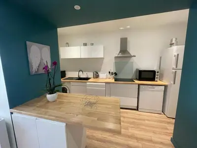 Cuisine ou kitchenette dans l'établissement Gîte de charme - 3 chambres, 5 lits - de 4 à 7 personnes
