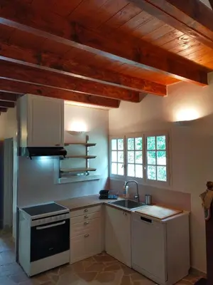 Cuisine ou kitchenette dans l'établissement Villa 168m2 avec Piscine, sur Parc Arboré pour groupe Famille et Amis jusqu'à 10 personnes