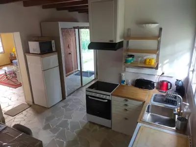 Cuisine ou kitchenette dans l'établissement Villa 168m2 avec Piscine, sur Parc Arboré pour groupe Famille et Amis jusqu'à 10 personnes