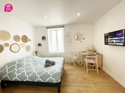 Un ou plusieurs lits dans un hébergement de l'établissement Le Studio Marin by CozyLife - Centre Ville - Gare
