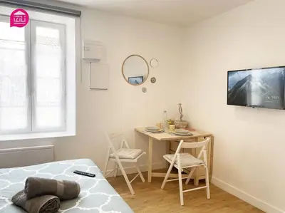 Un ou plusieurs lits dans un hébergement de l'établissement Le Studio Marin by CozyLife - Centre Ville - Gare