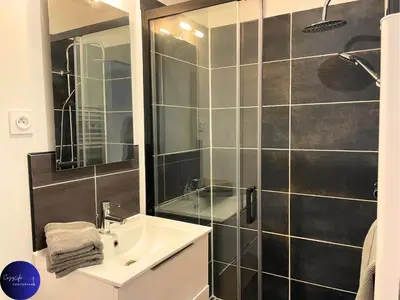 Salle de bains dans l'établissement Le Duplex Niortais by CozyLife - Calme et Cosy