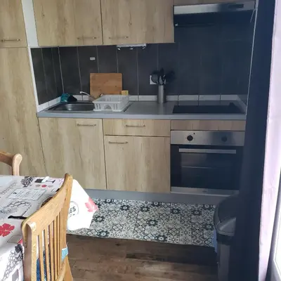 Cuisine ou kitchenette dans l'établissement Chez SamB